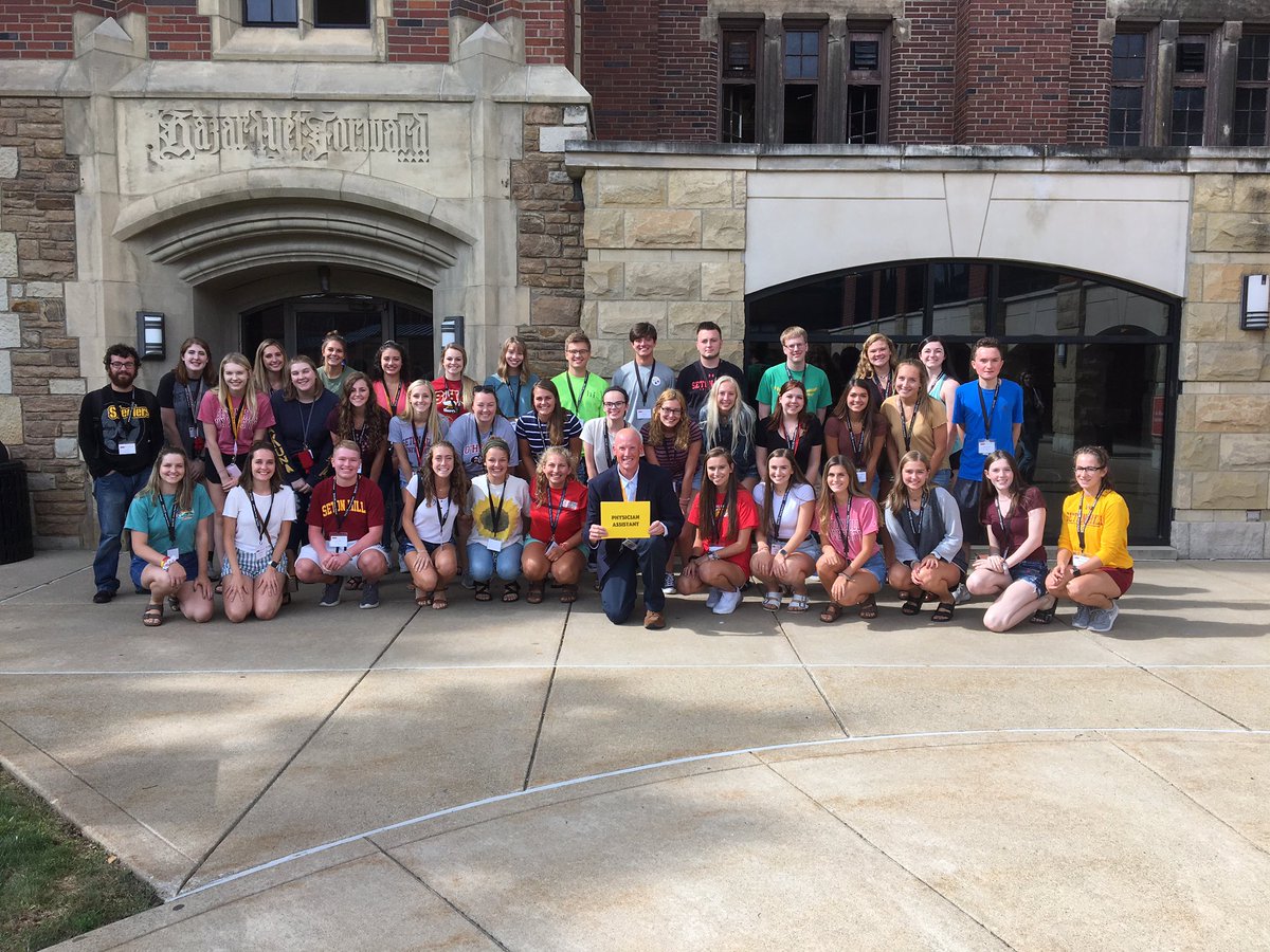 ramblerjay's tweet photo. Humbled to have met this group. We learned about each other- hometowns, hobbies, most and least fave foods, learned about what it means to be a #Setonian and a PA. Destined for great things, you are. The class of 2023/24. #thiswayup #hazardyetforward @setonhill https://t.co/AiH9V9NeQh