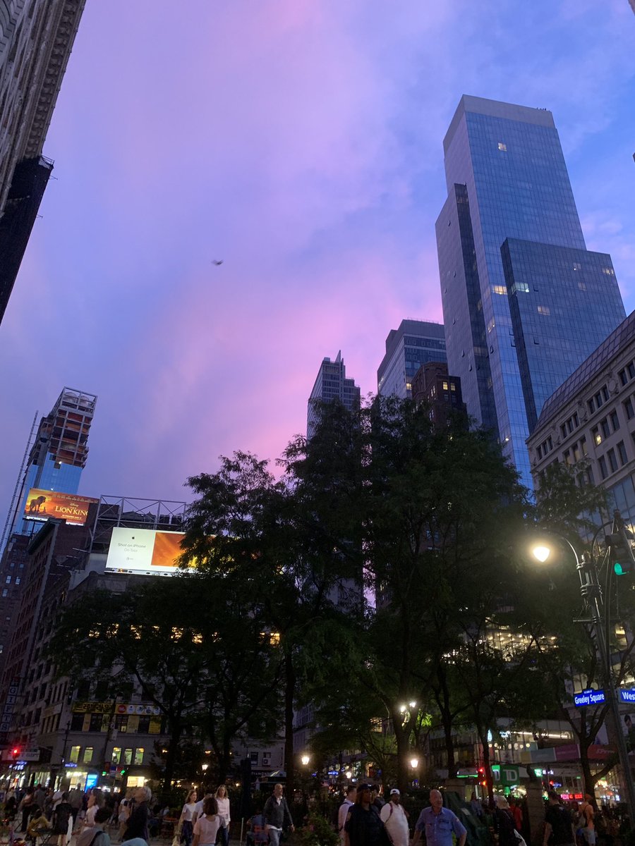 codekitty's tweet image. the #nyc sky looks like #lover right now @taylorswift13