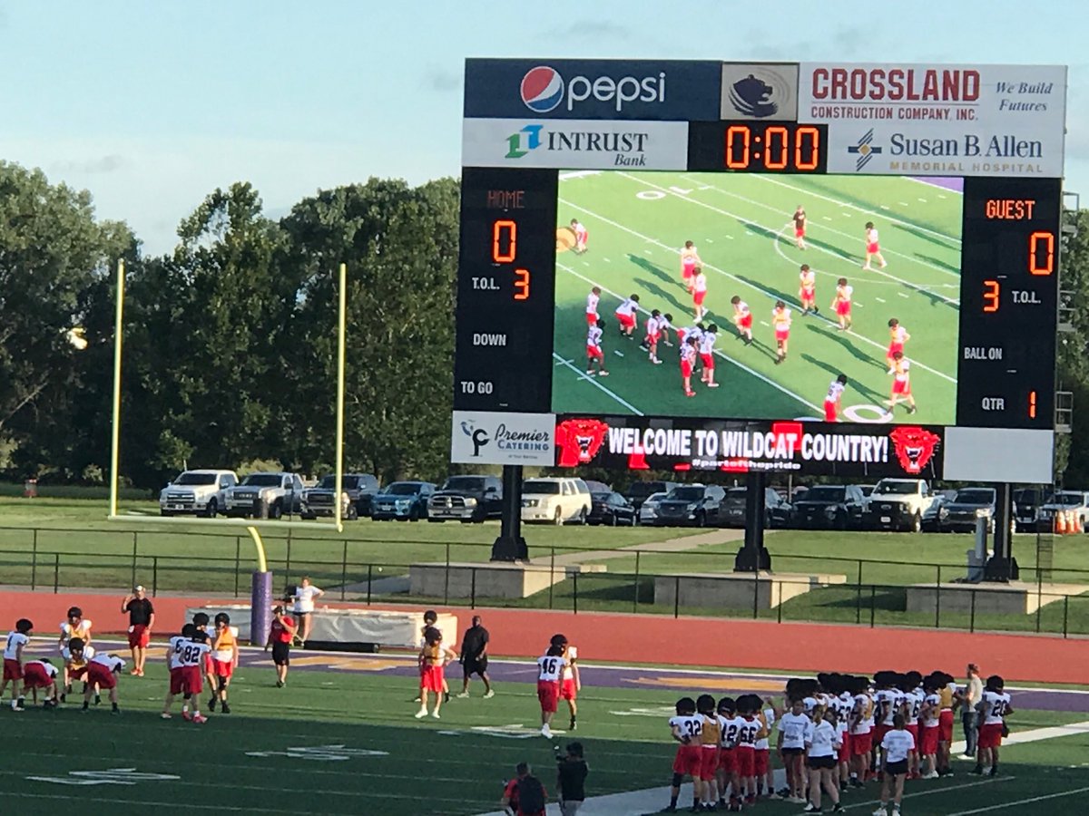 HistoryGeek84's tweet photo. Back-to-School Kick-off in under way. Great turnout, great support, great community. #PartOfThePride https://t.co/m1hNfVNcDU