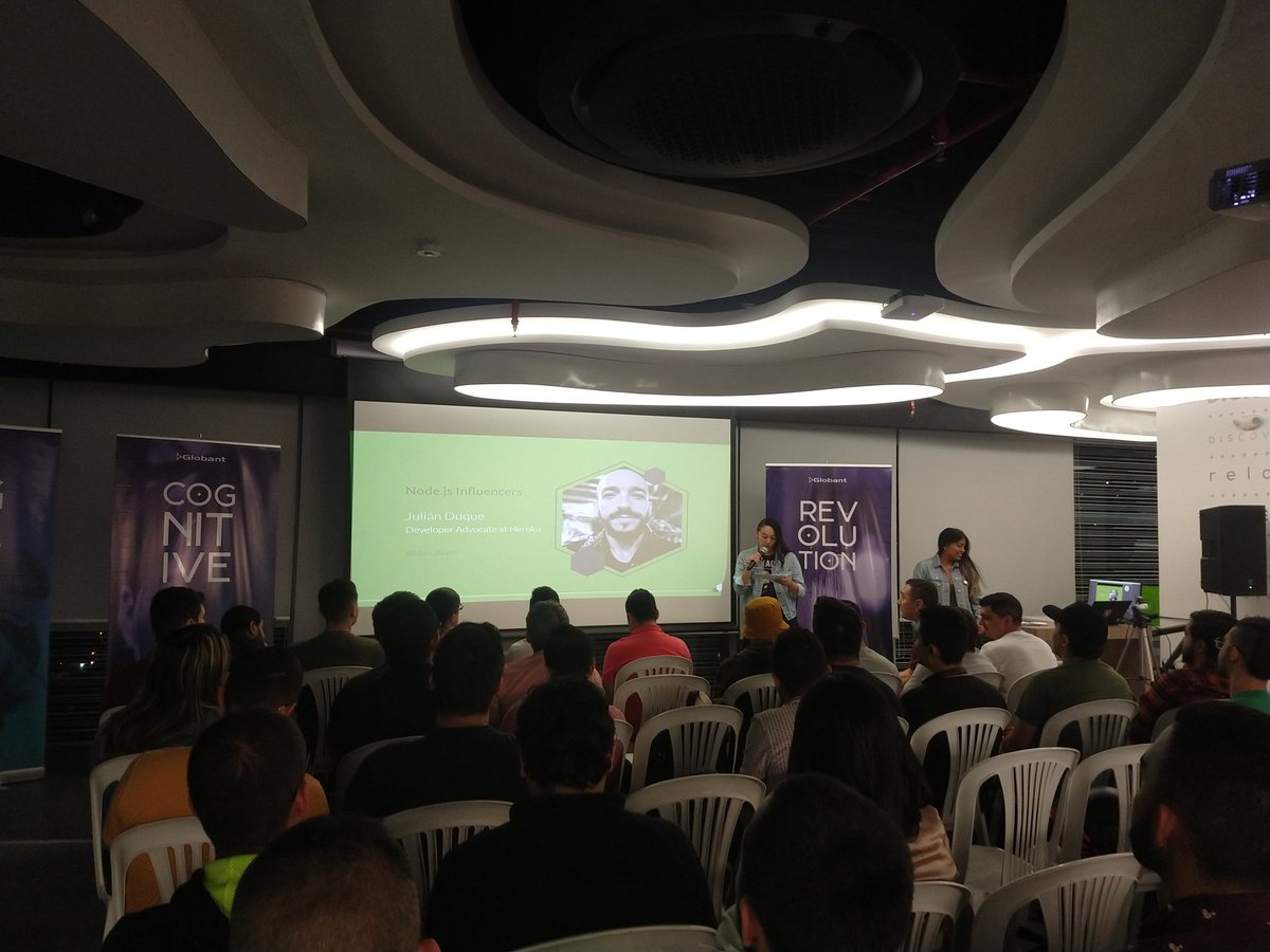 vanessamarely's tweet image. Uno de los mas grandes influencers 💪💪 en @nodejs de nuestra linda ciudad,  @julian_duque 👏👏👏 presente  en la #NodeWeek en @Globant 👍👍