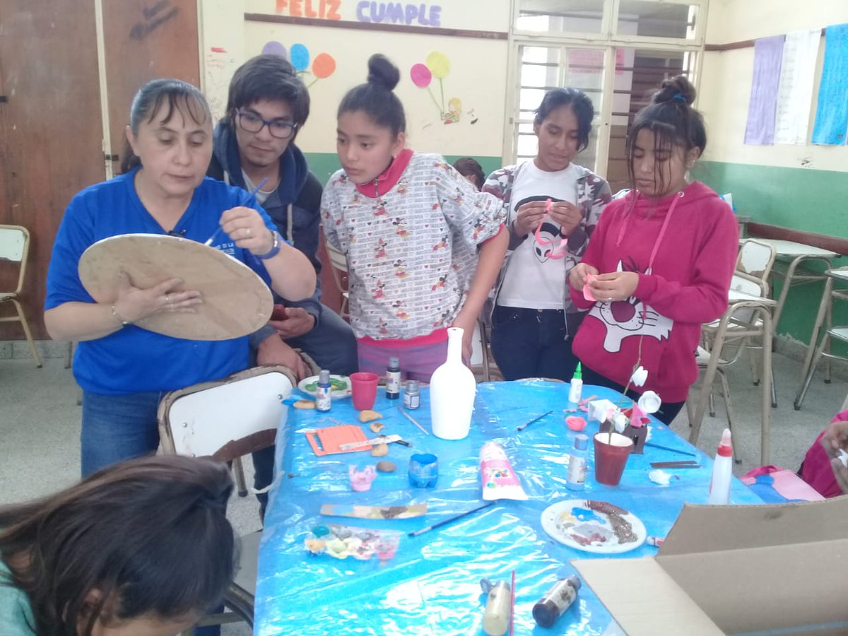 FerSiarezEa's tweet photo. #ArtesVisualesATR con el objetivo  
 #AmpliarUniversoCultural en cada #Taller tu mejor Herramienta #LaCreatividad y la forma de expresarte. Vení disfrutalo hace amigos y descubrí tu propio artista 
@artydance23
@fguillesaavedra
@patriciapinasco
@aniberruezo https://t.co/URb2H7PLqE