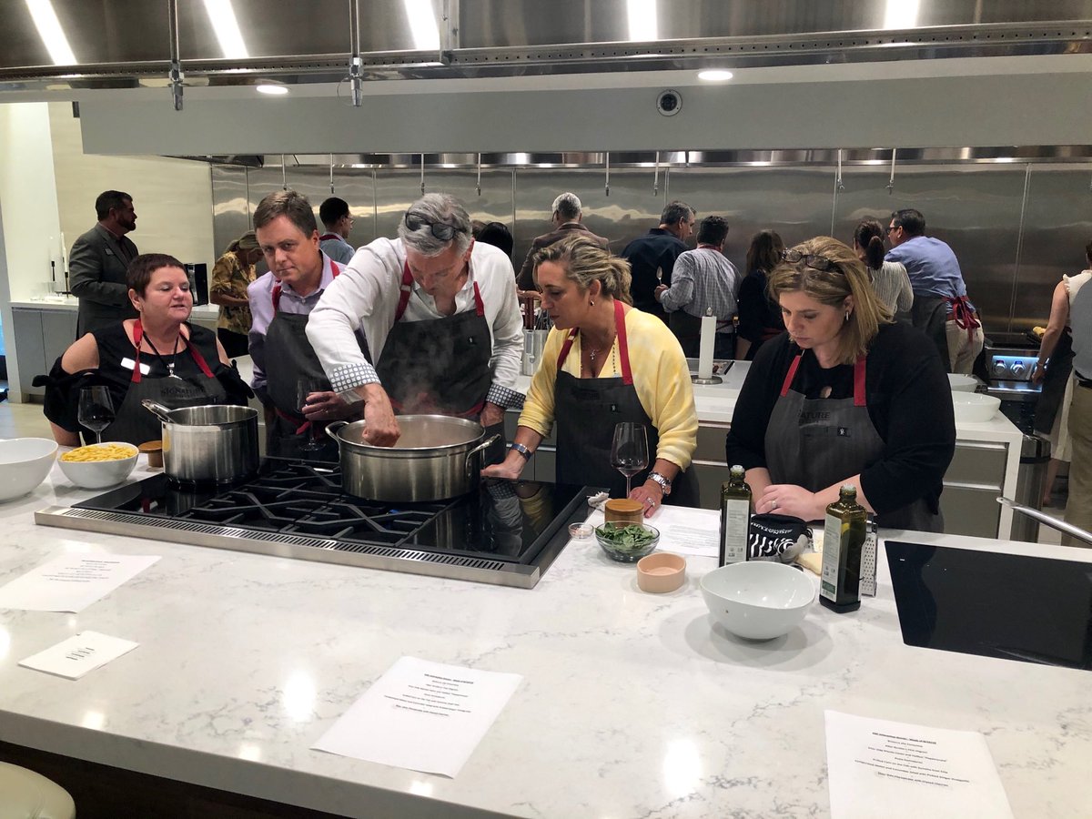 Flwildcat78's tweet image. This how we do it in Napa #SKSappliances #asid #SKSNapaEDC 😎