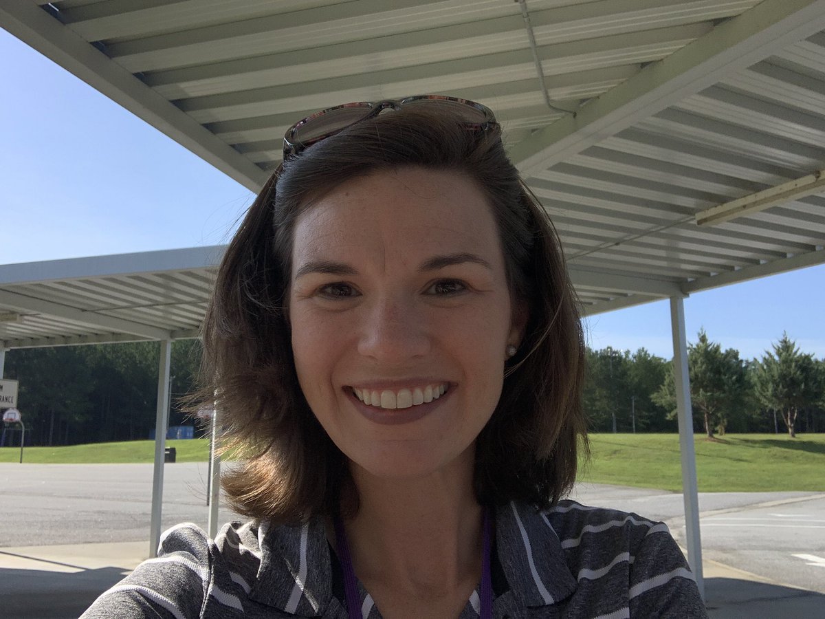 PreisigJessica's tweet photo. I love my job! 💕 It was a #beautifulday☀️ to take the #mobileoffice off-roading. #teamRCE🐾 #RCEpe⛹🏼♀️ https://t.co/ld7y3JwEF9