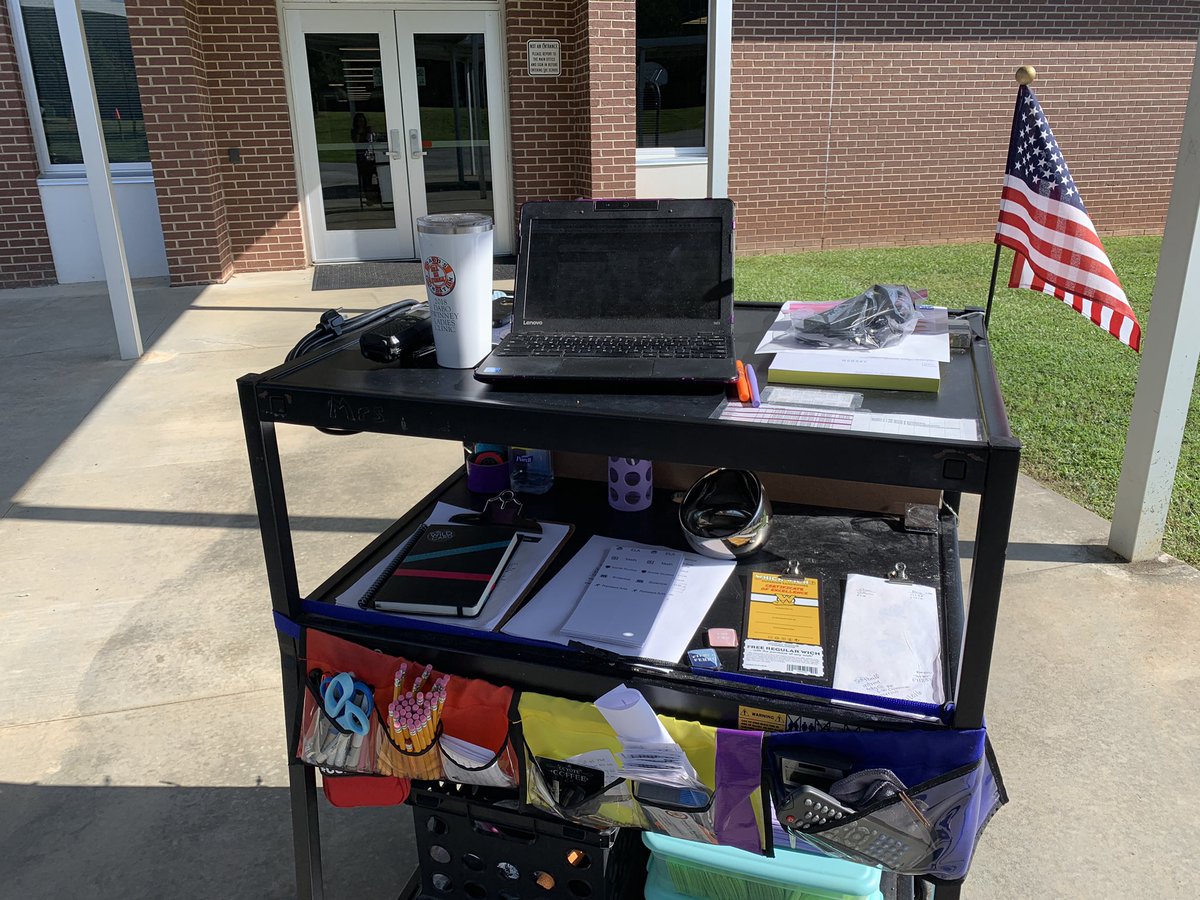 PreisigJessica's tweet photo. I love my job! 💕 It was a #beautifulday☀️ to take the #mobileoffice off-roading. #teamRCE🐾 #RCEpe⛹🏼♀️ https://t.co/ld7y3JwEF9
