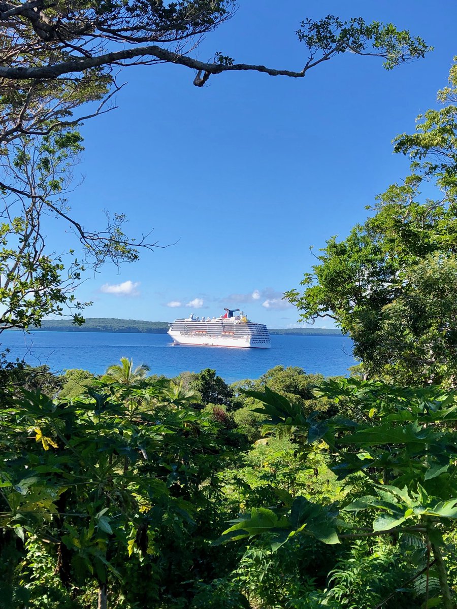 Our fav ship #carnivalspirit is off the central coast & then bound for #batemansbay 🛳 keep your eyes peeled & give everyone a big wave 👋🏻