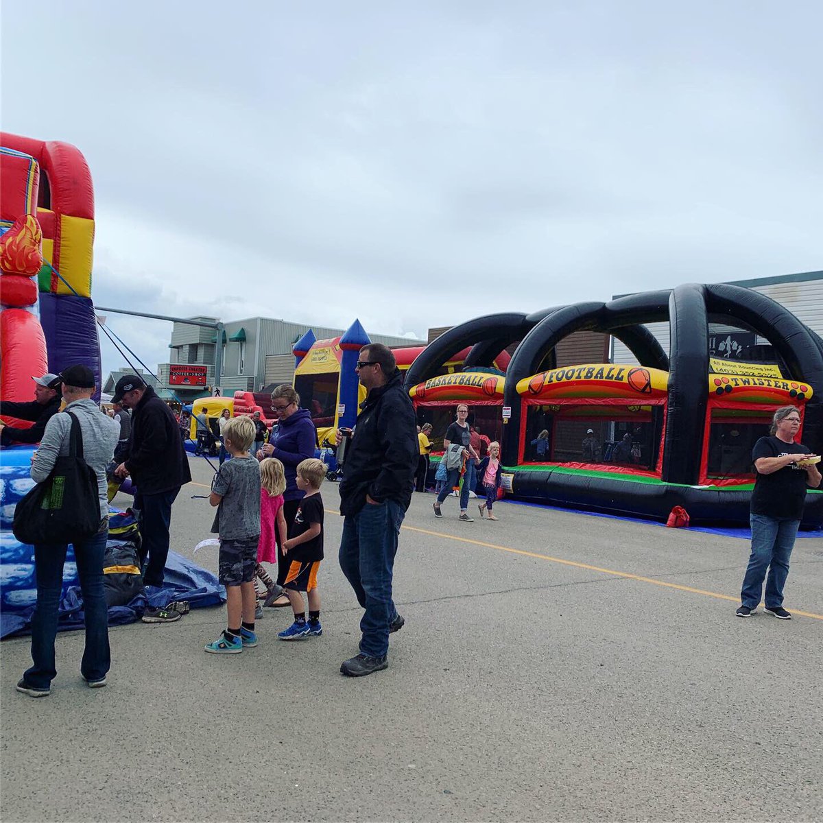 Rockin’ Rimbey street festival today from 4-8 pm. Bouncy castles, games and food trucks! Hope to see you there! (: