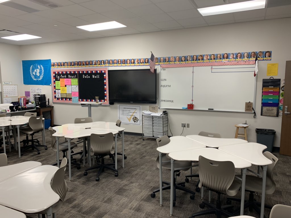 Andrea_Jordan's tweet photo. Classroom transformation DONE & ready to receive my Tigers 🐯 on Monday! LET’S GO!!! The incredible promise of a new school year...🏫✨🍎📚 #CDISDspirit #RockthePark @CypressParkHS @CyFairSSS https://t.co/T551OaRo3p