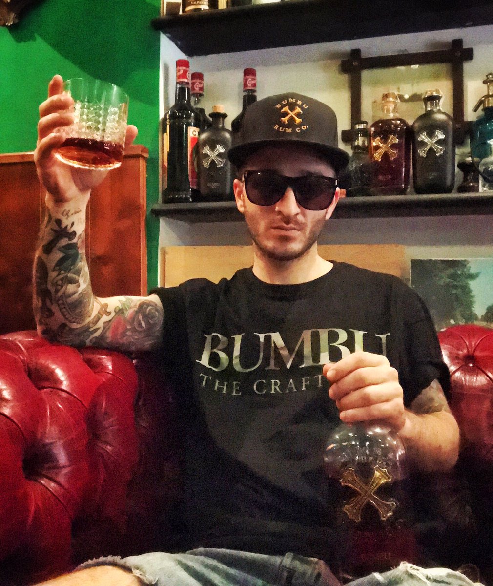 andre_lnd's tweet photo. Sip Bumbu on the throne
.
#1492colonialegroup #blogger #rum #originalbumbu #lilwayne #socialmedia #imprenditoria #lifestyle #Bumbu #imprenditore #motivazione #successo #crescitapersonale #bumbuxo #bumbucrew #bumbugoat #marketing #determinazione #summer #branding #entrepreneur https://t.co/mYcuHcitUb