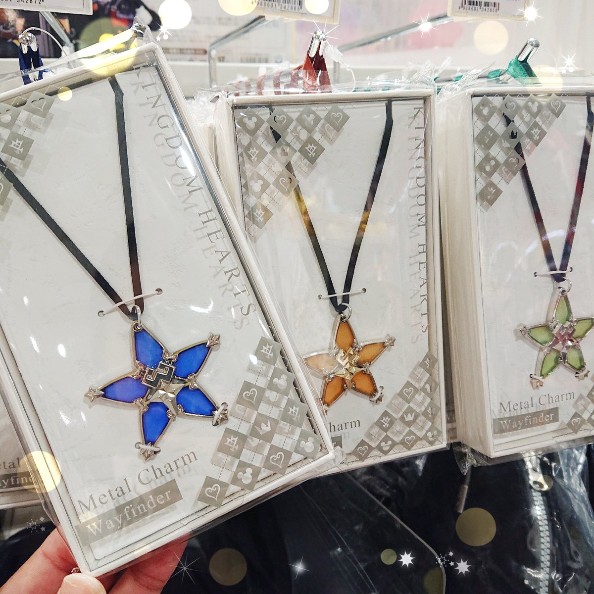 ツリービレッジ アニメ Twitterissa Kingdom Hearts つながりのお守りアクセサリー が入荷しました アクア テラ ヴェントゥスの３種類 透け感がとっても綺麗で ファンの方なら欲しくなってしまうアイテムではないでしょうか 当店のkhコーナーを是非