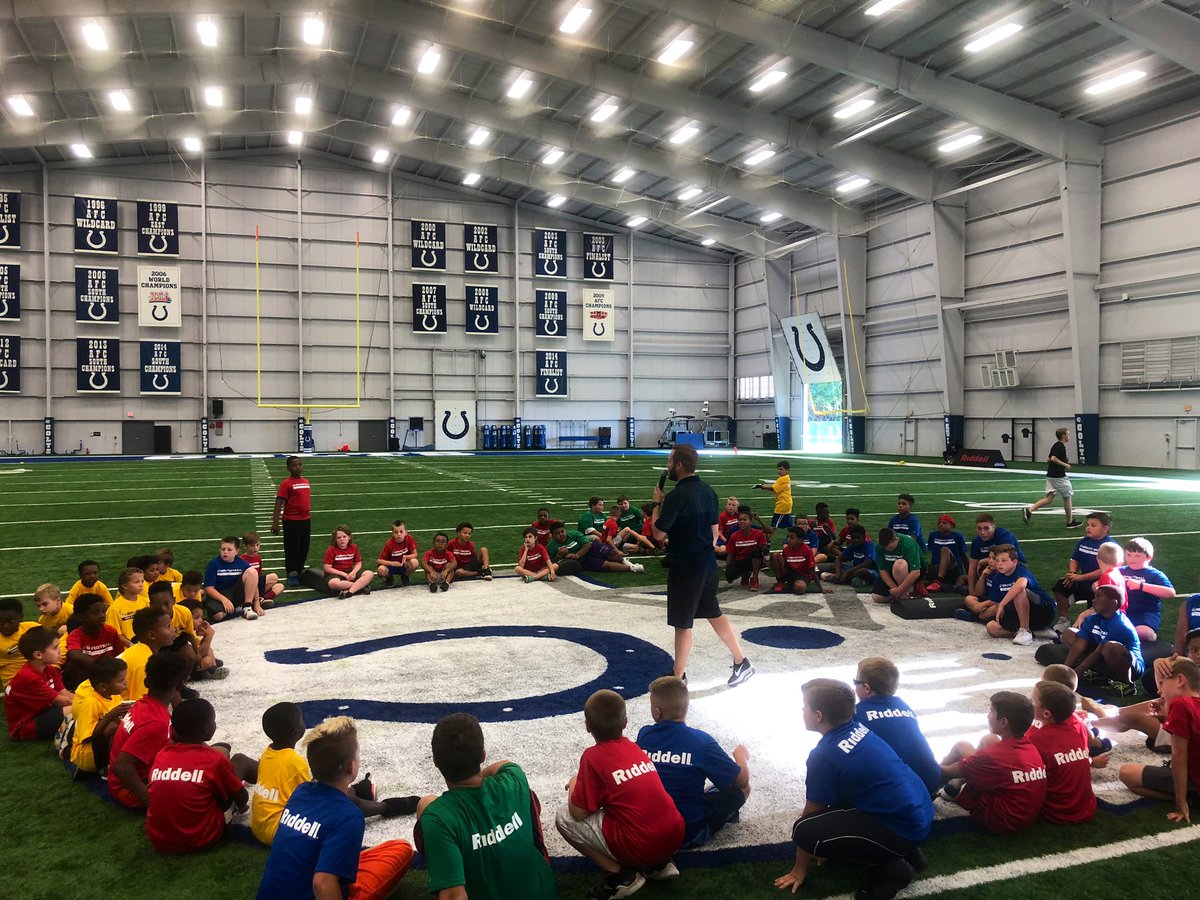USAFootball's tweet photo. We had a terrific night with the @Colts and @RiddellSports!
Thanks to all the kids and parents who came out to have some fun! π
#ProtectionTour https://t.co/jAhh565IMg