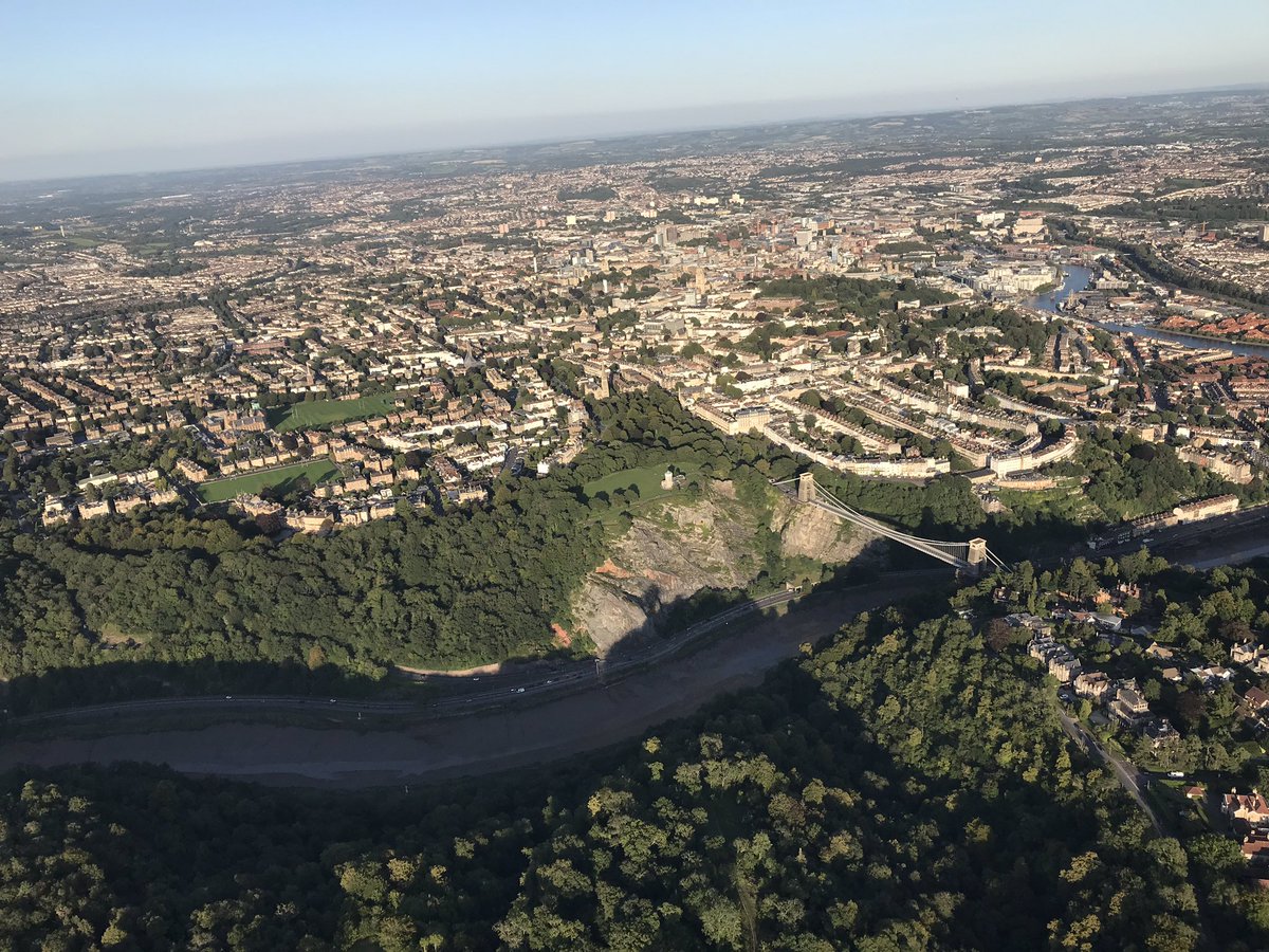 DougHoddinott's tweet photo. Lovely #balloonflight this evening to start off the #bankholiday #weekend over #bristol and landing near #almondsbury 

#loveballooning #hotairballoon #keepcalmandfly https://t.co/XdKPGHRfic