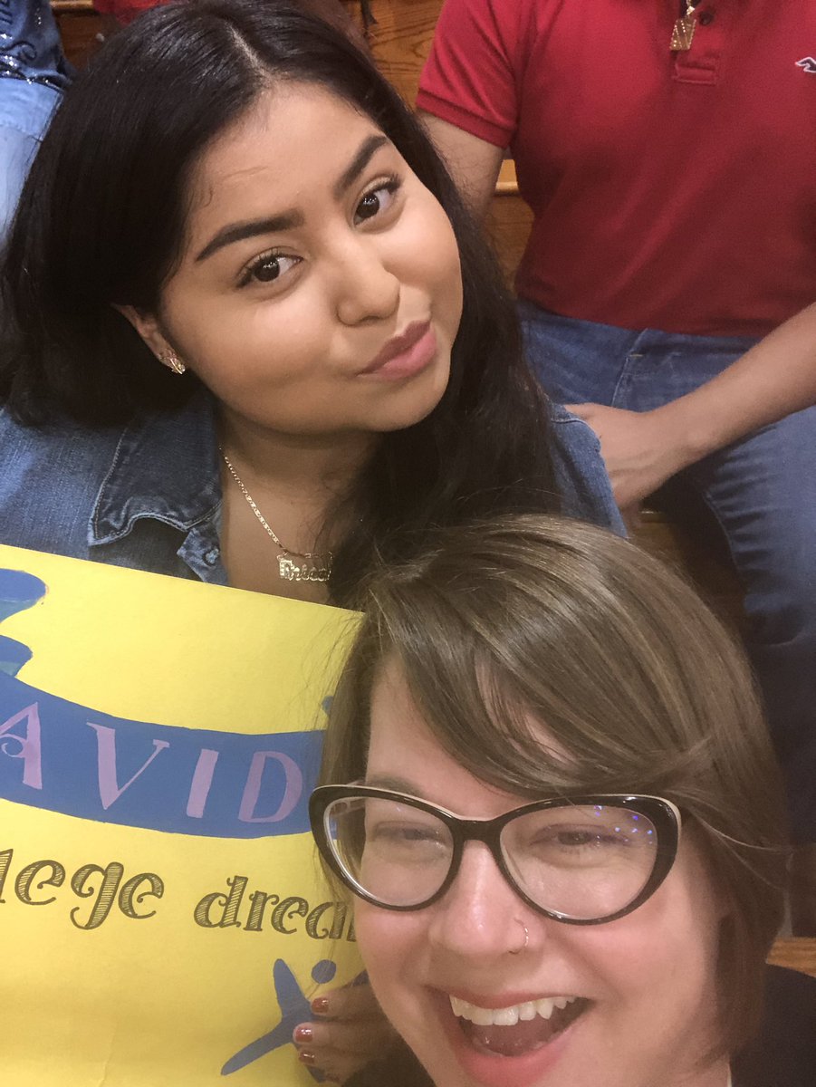 HastingsAvid's tweet photo. So much excitement at Meet the Bears!  @AVID4College @AliefHastingsHS https://t.co/uHFIMCLzBJ