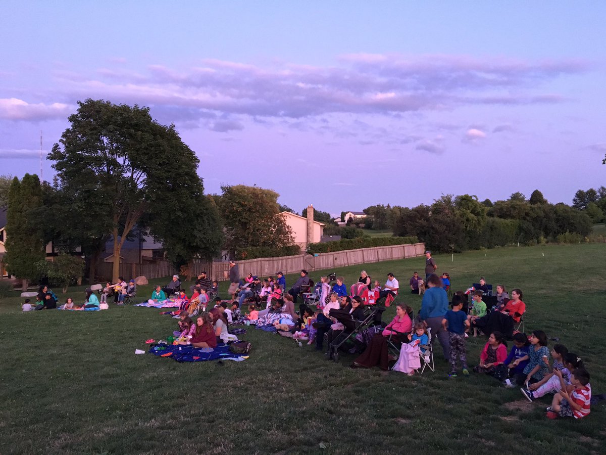 ForestEdgePool's tweet image. Great night for a movie.