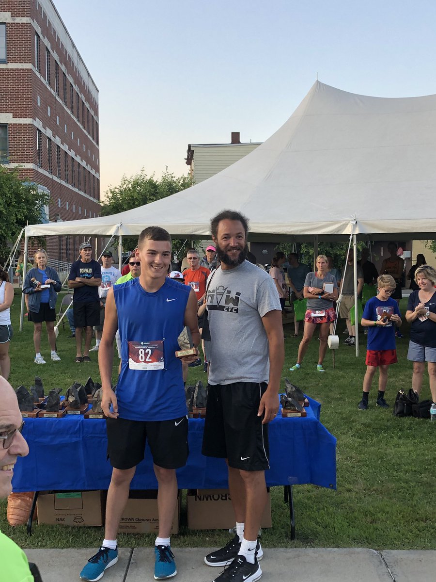 Seeing some past and present track stars tonight at the CYC 5K! #1stand2nd #RunForTheRock