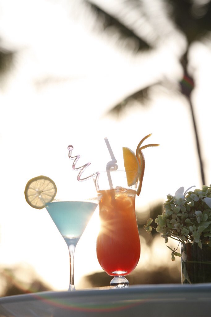 RafflesHainan's tweet photo. A lively meeting place that pays homage to the legendary Long Bar at Raffles Hotel Singapore, where a bartender from Hainan first created the famous Singapore Sling.

For more information, please contact us at 0898 - 8338 9888 ext. 6319 https://t.co/CyFGPPFsVH
