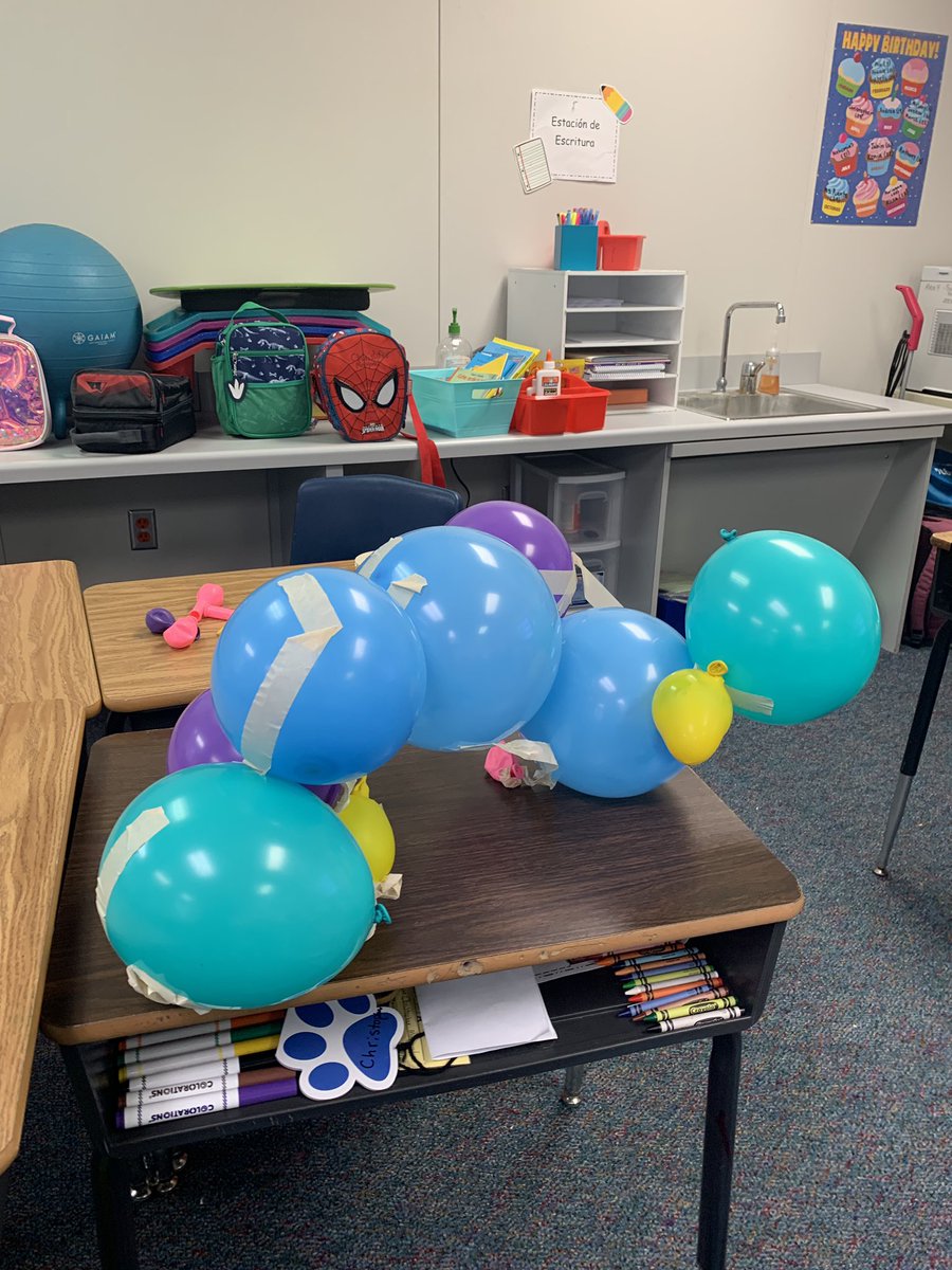 MsPuenteTeaches's tweet photo. Team building activity: balloon tower the first week of school and this was the outcome for each group!!! @SammonsBulldogs #WeAreAldine #SecondGradeSharp🌵 https://t.co/jZFF8CPrk2