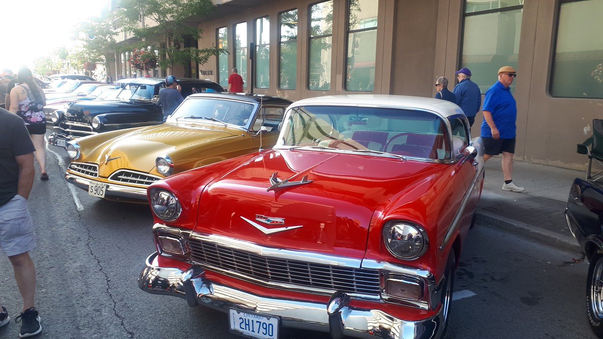 DamianDC7's tweet photo. Went by the "Kars On King" event on the way home from work. 

#karsonking #oshawa https://t.co/tmY9lh06Di