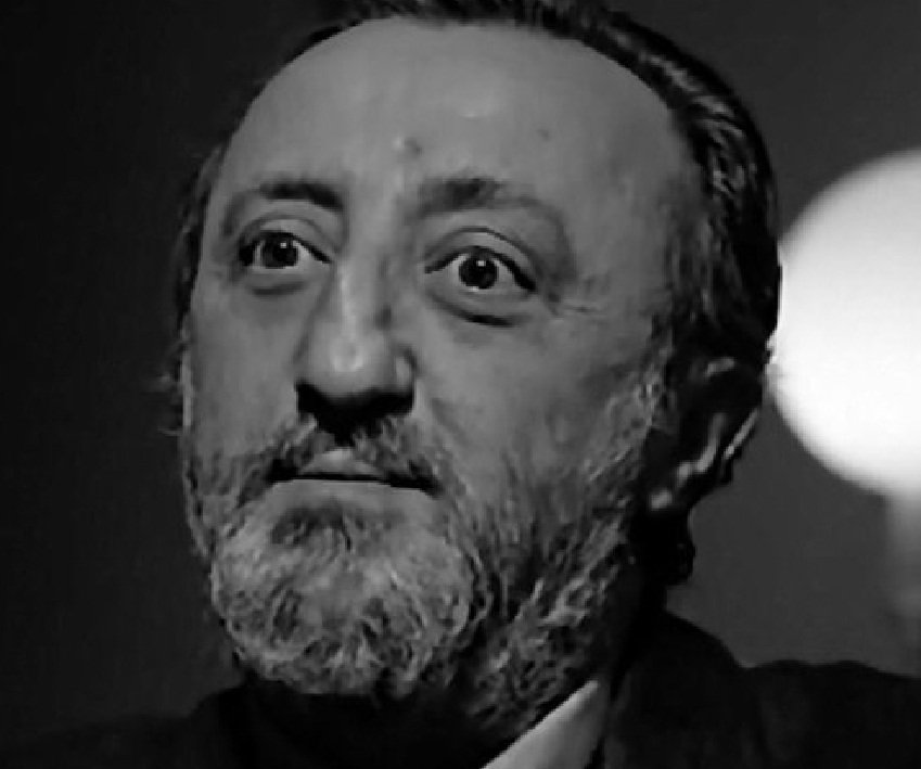 "Io amo molto i ruoli più impegnativi, più complessi. Mi piace poi esplorare il personaggio che interpreto. Conoscerlo a fondo, cerco di immedesimarmi".

Addio all'attore #CarloDellePiane, aveva 83 anni. Ha lavorato con Totò, Alberto Sordi, Vittorio De Sica e Avati.

#24agosto.
