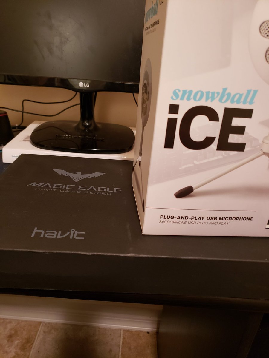 deathbyteacup_x's tweet image. Hmmm vaguely remember @doctorspookymd making fun of me for keeping the boxes when we got these. #packinghack