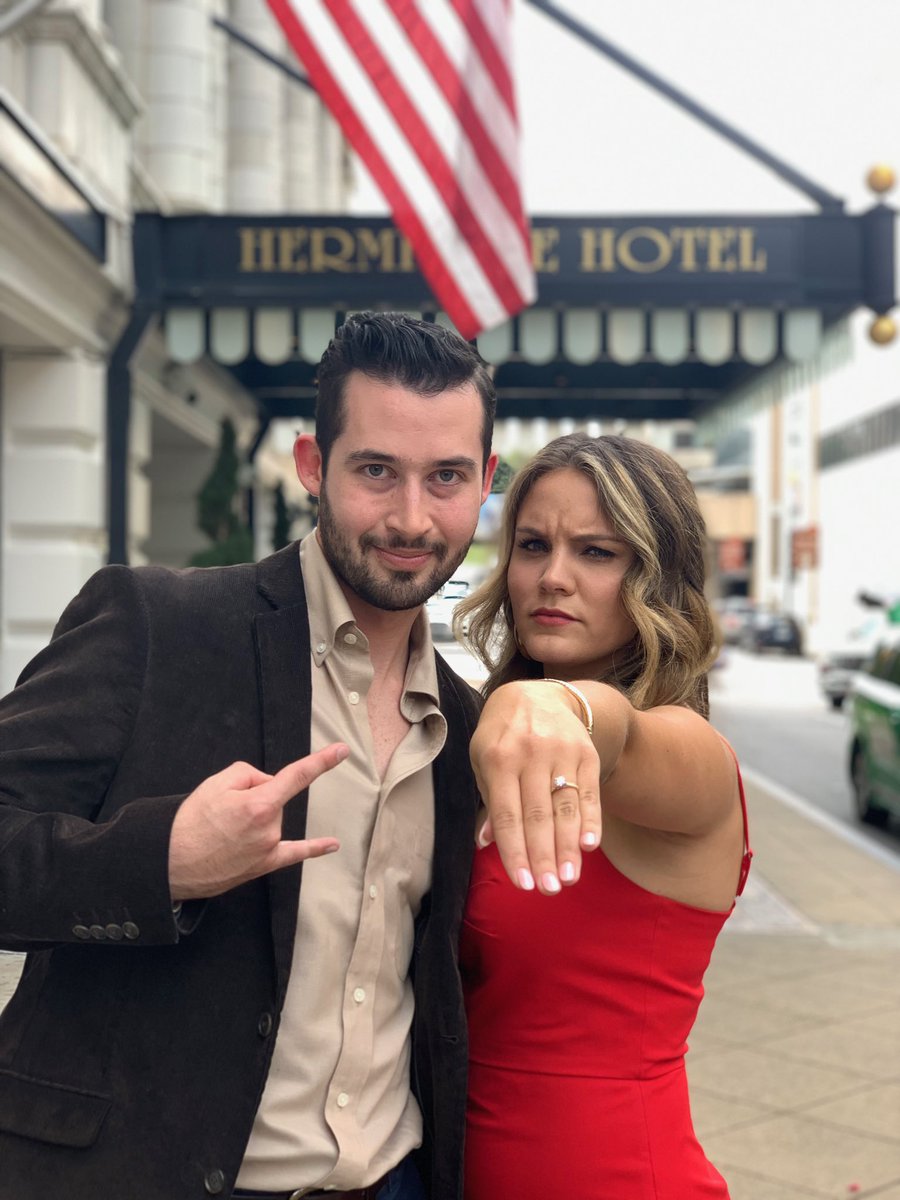 timothycmorris_'s tweet photo. She thought I was taking her to a @Titans banquet. Then I asked her to be my wife 💍❤️ https://t.co/0gAjxOCFsG