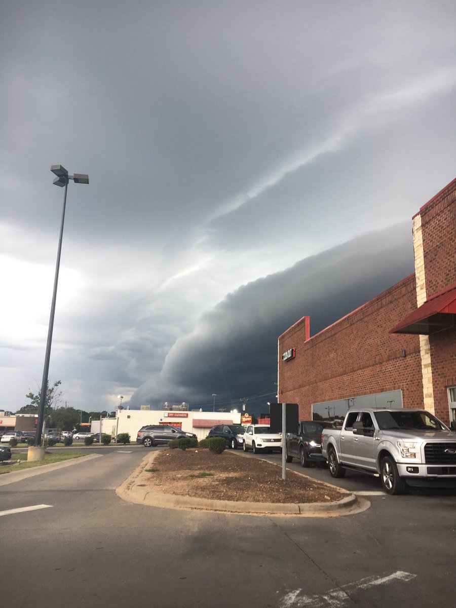 Angelina tweet media