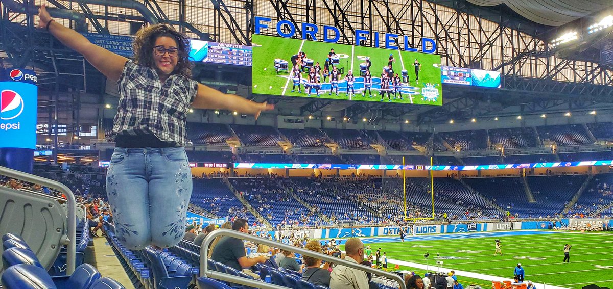 JessUsselman's tweet photo. Taking in my very first #NFLGame at @fordfield! #onepride @PrideOfDetroit #FirstNFLGame https://t.co/HXuVFtR0Oo