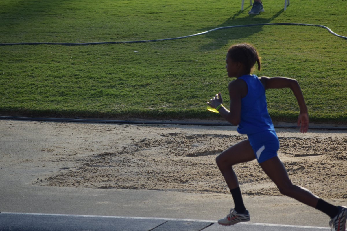 blazin_cats's tweet photo. When the babies have that @Carl_Lewis form! Great job on LJ Tylah and Jordan! @djrobinson1022 @AAUTrackNField
@Clewi20 @TGayInc @Jamaicabrooklyn Hard work pays off. #LBC #aaujrogames #JUMP #fieldnation https://t.co/otmr3JX2AO