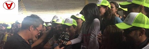 SnzCol's tweet photo. @AlejandroSanz mi regalo de cumple hace dos años fue conocerte ... espero verte pronto de nuevo en colombia ! 
🤗
#lagiraColombia #Colombia @AlejandroSanz
 @UMusicColombia
 @asanzcolombia
 @OcesaColombia
 #FCSC2 https://t.co/ULEPiXq9yi