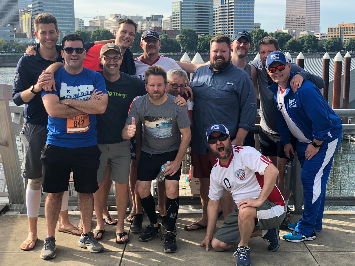 hoodtocoastdc's tweet photo. Team at the Hawthorne Bridge done with first 12 legs 
🦵🦵🦵🦵🦵🦵🦵🦵🦵🦵🦵🦵
(Minus DK who is killing Leg 1) https://t.co/X1lp6tf3s3