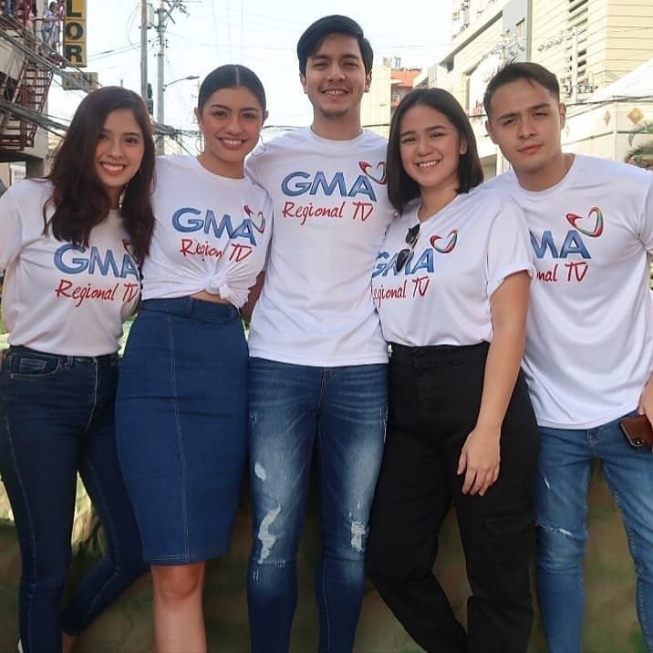 Sparkle_GMA's tweet photo. #TheGift stars @YsaOrtega_, @thia_thomalla, @aldenrichards02, @mikeequintos and @mart_drosario onboard the Kapuso float for the Pamulak sa Kadayawan Float Parade!  #KapusoKadayawanFestival #GMARegionalTV | 📸: @kapusoPRgirl https://t.co/ZaUpckenku
