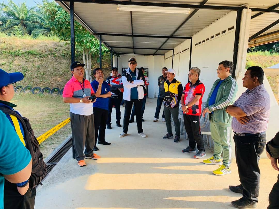 Pagi ini saya menghadiri acara menembak anjuran Kementerian Pertanian dan Industri Asas Tani dengan Lembaga Perindustrian Nanas Malaysia dan beramah mesra dengan semua peserta. #moagames2019 #ksn #drismailbakar #shoot