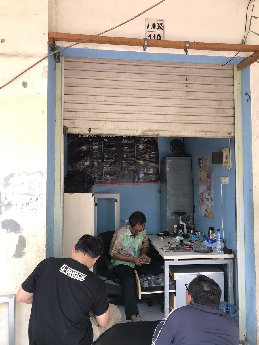 andifa_k's tweet photo. Rekomendasi tempat servis jam tangan Casio, G-Shock, Baby-G nih. Jago bgt. Pakde Sukanda namanya, dulunya kerja di service center casio +- 29 tahun, tempatnya di Pasar Palmeriam, Matraman. Tepatnya di sebelah Pegadaian. https://t.co/759iSCEzfX