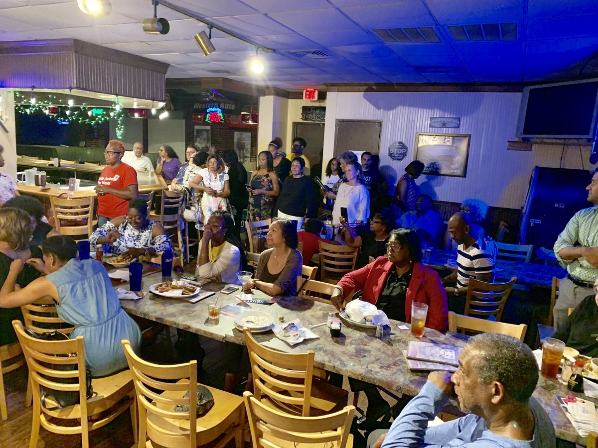 elysedashew's tweet photo. Storm clouds could not stop the West Side precinct chairs of precincts 23, 24, 40, 41, 80, 81, and brand new 52 from hosting a fabulous #DemGoodTime at Beauregards tonight. #LivingAtLarge https://t.co/Nv160nquu9