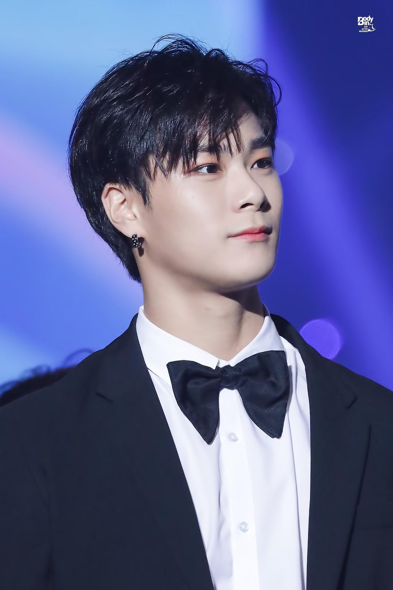 BodyBin_0126's tweet photo. 190823 소바 어워즈

보타이 미남🤵 

@offclASTRO #아스트로 #문빈 #빈이 #몸빈 #ASTRO #MOONBIN #MUNBIN https://t.co/aLJWr2lomQ