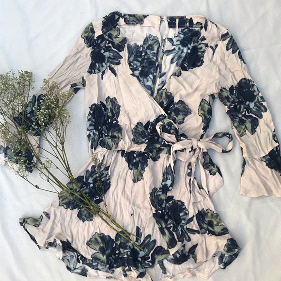 SubscriptionGrl's tweet photo. So good I had to share! Check out all the items I'm loving on @Poshmarkapp #poshmark #fashion #style #shopmycloset #christiansiriano #stevemadden #freepeople: https://t.co/e98uwgejrF https://t.co/RMnTyqU5ew