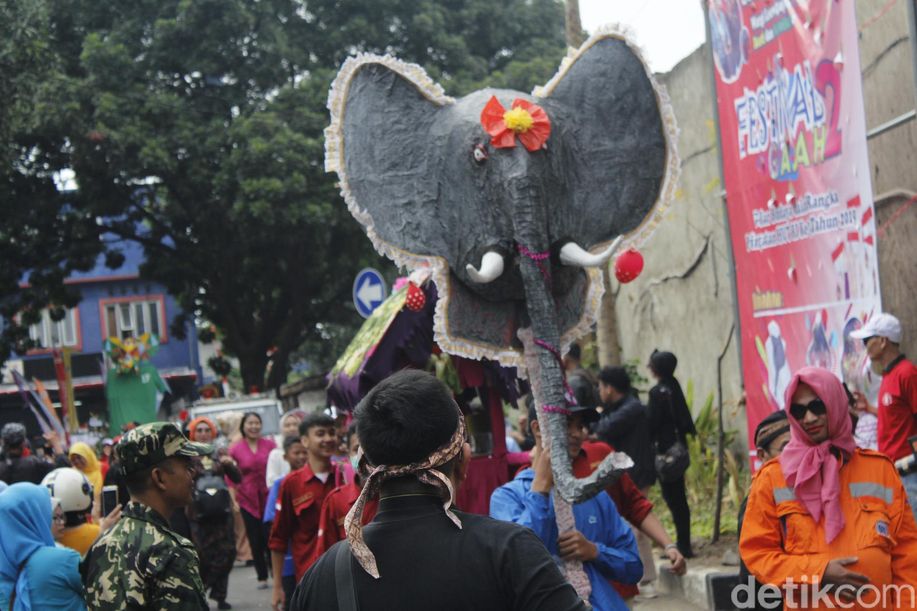 Melihat Kemeriahan Festival Gajah di Cimahi detik.id/6qbytw