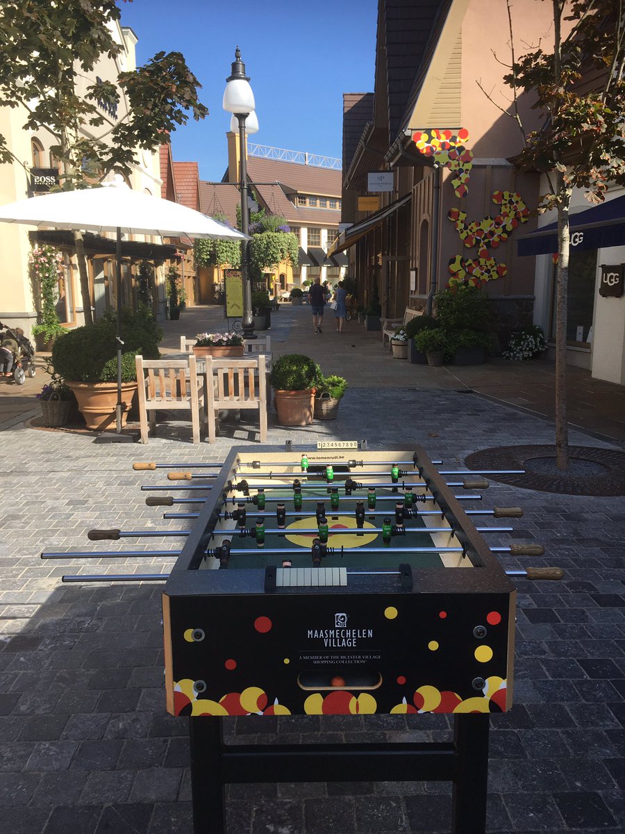 take5andplay's tweet photo. Nog leuker shoppen in @MMVillage 
#shopping #branding #personalisatie #tafelvoetbal #voetbaltafel #kickertafel #baktafel https://t.co/z3YEJq6XOi