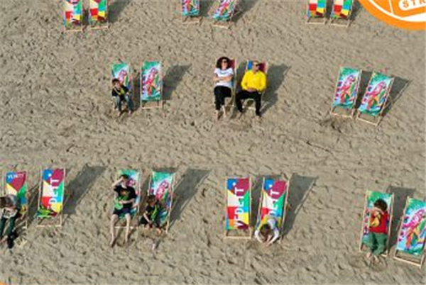 Tot en met 1 sept kun je nog heerlijk spelen, chillen en genieten op het Jaap Eden #Strand! Kom langs op 25 aug of 1 sept en doe mee aan leuke #kinderactiviteiten. ow.ly/dxuQ50vEkbI #jaapeden #laatstekans #zomer <a href="/JaapEden/">Jaap Eden IJsbaan</a>