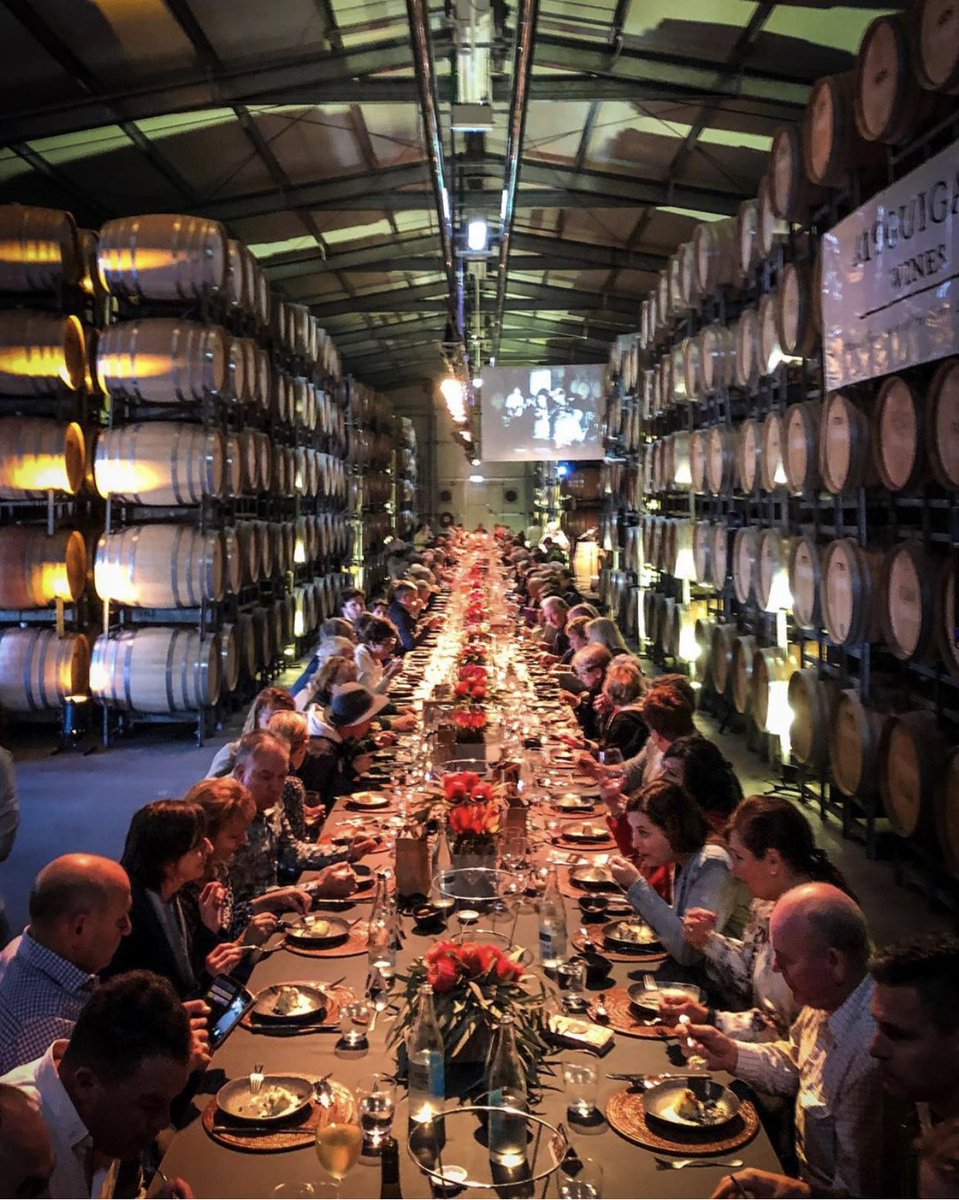How incredible is this lunch by @stefanos_cafe? 🙌 180 people  dined on a 47 metre table, experiencing the best Mildura has to offer (including AquaBotanical as table water!)  🍽🥂✨ #stefanoscafe #longlunch