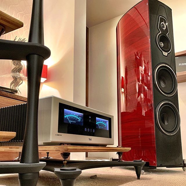 AudioVenue's tweet photo. T+A PA3100 HV powering Sonus Faber Amati Tradition.  #ta_hifi #t+a #tanda #t+ahifi #tahifi #tagermany #pa3100hv #amplifier #sonusfaber #stereophile  #amati #amatitradition #telluriumq #chordcables #chordsarumt #audiovenue #ealing #luxuryhifi #maidenhead … https://t.co/uGB8lzB0TA https://t.co/jnqhSTsfTg