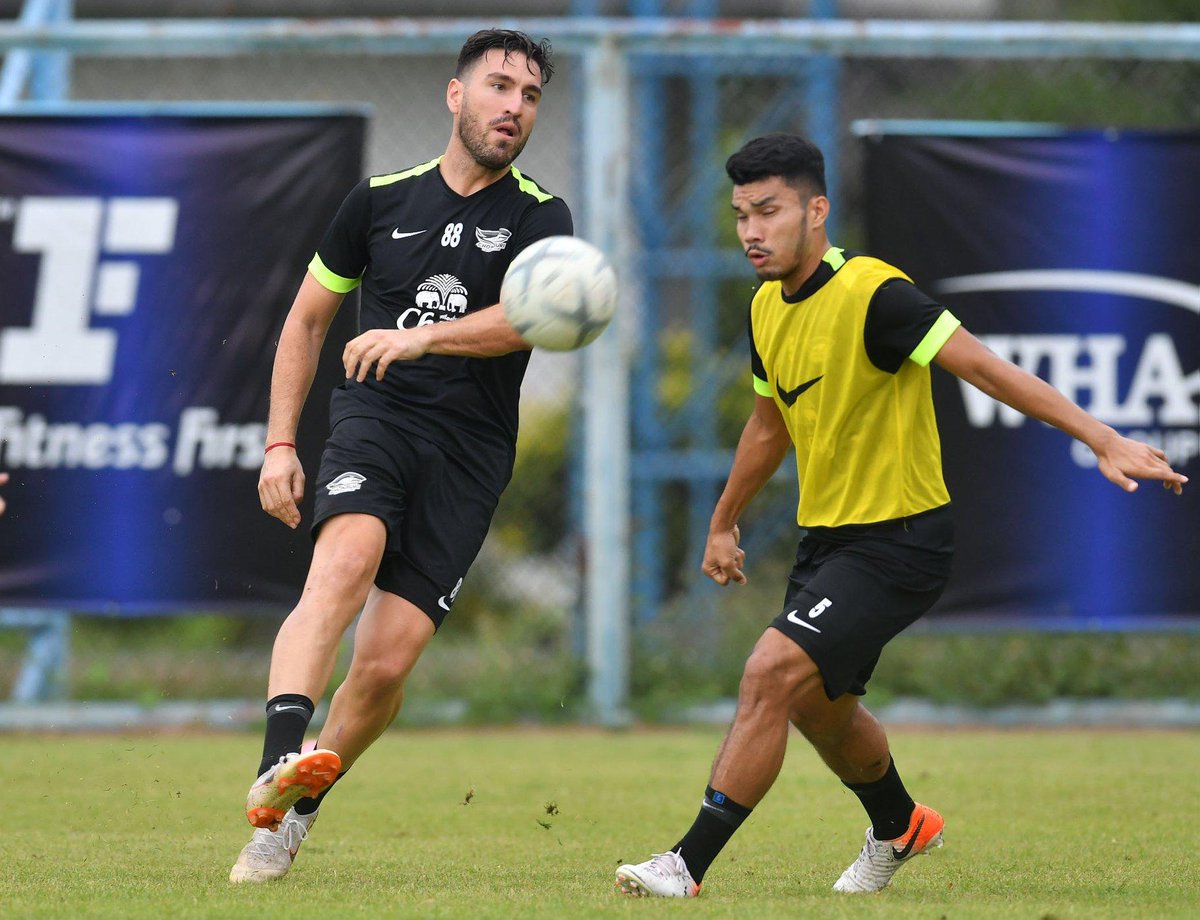 ChonFCOfficial's tweet photo. #InPicture
ชลบุรี เอฟซี ซ้อมเข้มต่อเนื่อง เพื่อรอรับทีมรองจ่าฝูงไทยลีก อย่างเชียงราย ยูไนเต็ด ในวันอาทิตย์ที่ 25 ส.ค.นี้ ที่สนาม ชลบุรี สเตเดี้ยม เวลา 19.00 น.
Full Album : https://t.co/mABNFv38ZR
_______________________
#ChonburiFC2019
#BraveSharks
#ฉลามกล้า_ท้าชิง https://t.co/JzspA1sDEK