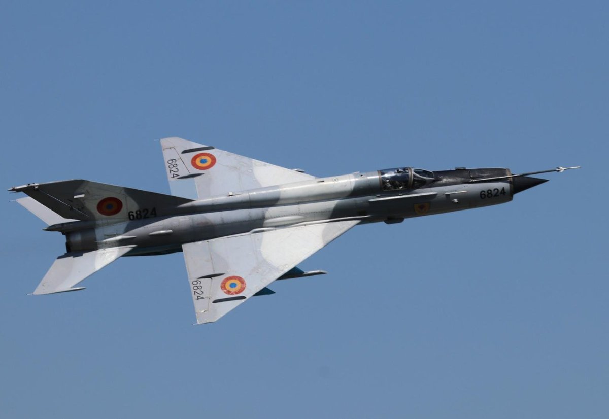 Karo_Aviation's tweet photo. Today the second day of the Bucharest International Air Show. Had a great day yesterday. #BIAS19 #avgeek #avgeeks @romania #romania #bucharest #mig21 #f16 https://t.co/fZFFJGsIEn
