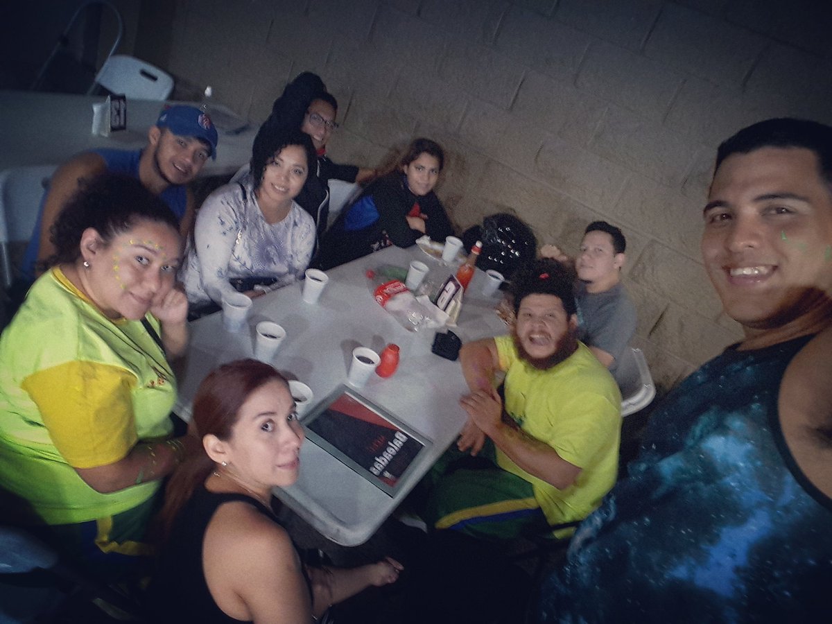 Samzumbao's tweet photo. Una noche llena de #ritmo #amigos y #diversion @lanzabu https://t.co/jdxK3vGo99