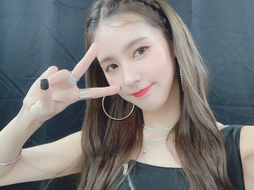 official_i_dle's tweet image. [#미연] 우리 네버랜드 고마워요❤️
덕분에 받은 상!!ㅠㅠ 사랑해~~🎁🏆😘💋