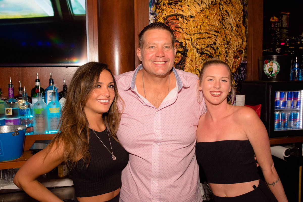 BostonVIPTable's tweet image. At ⁦@TheGreatestbar⁩ “Top of The Greatest” &amp;amp; ⁦@DirtyWaterMedia⁩ ⁦@KaylaHarrity⁩ ⁦@LouisBellMusic⁩ #DrinkLegendary