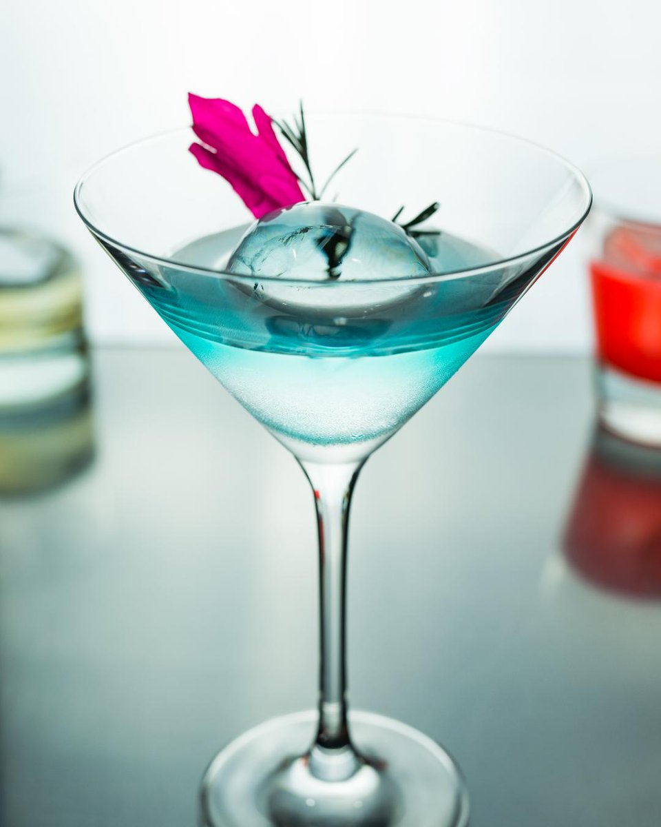 A galaxy of fun🎆
​#IceModern #Sphere #Cocktailice #Ice  #nycbars