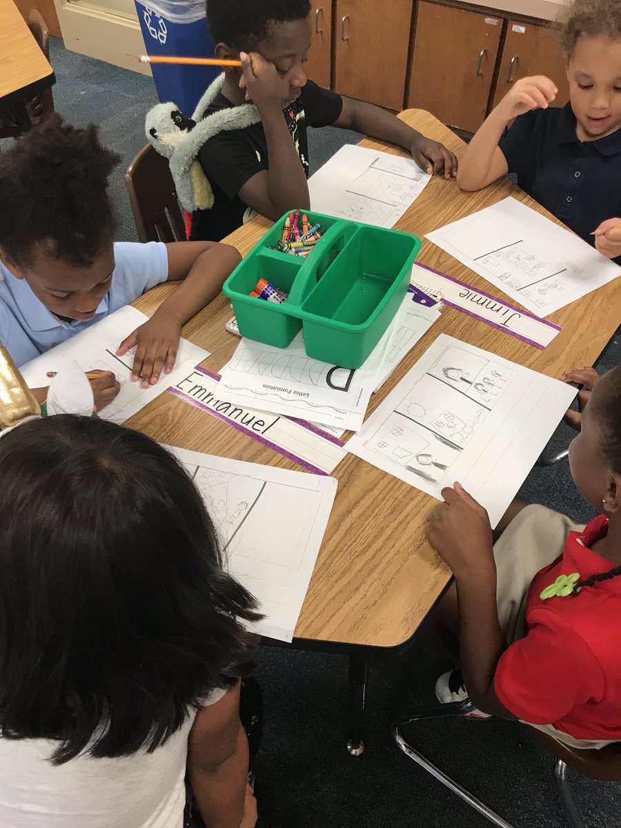 Lpuerto1625's tweet photo. K5 working hard during Writer's Workshop...it's so rewarding to see students smiling and eager to share their work #moreconfidenteveryday #LoveLeadLearn  @LockheedElem 👩🏻‍🏫📝💙 https://t.co/nyJhdGaPMV