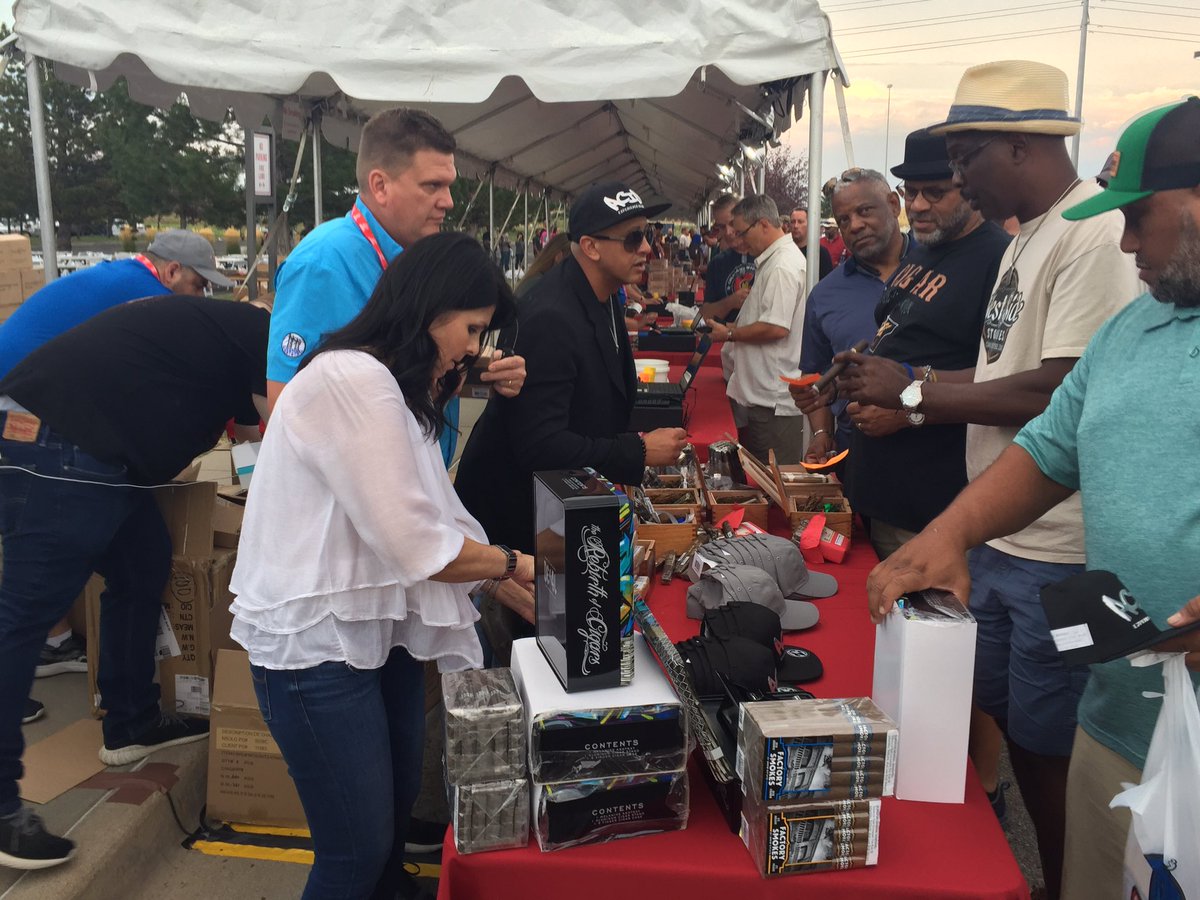 RMcigarfestival's tweet photo. We’re just getting started! #dirtyfabien #rockypatel #rmcigarfest #megaherf #rockypatelcigars #rockymountaincigarfestival #drewestatecigars https://t.co/Hj4SCdeJEV