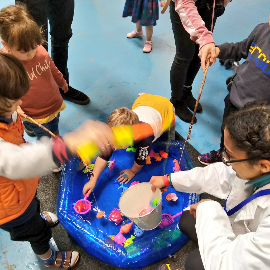 scientist_mum's tweet photo. Things are getting busy at the #MadScientistMummy stand here at @PerthSciFest. Come have a squiz, squeeze, or fish! We're right in front of the stage. #scienceweek #STEM #perth https://t.co/1C5NPhZIED