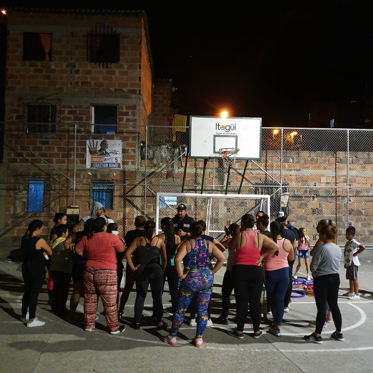 soysebasramos's tweet photo. Apoyar iniciativas que rodeen el deporte es crucial para el desarrollo personal integral de niños, jóvenes y adultos. Con la ayuda de Dios y con la ayuda de todos ustedes lo lograremos, porque juntos somos imparables.
 #VamosConToda #concejo #SebastianRamos #Deporte #CD5 #Dame5 https://t.co/VxZFUCrNY6